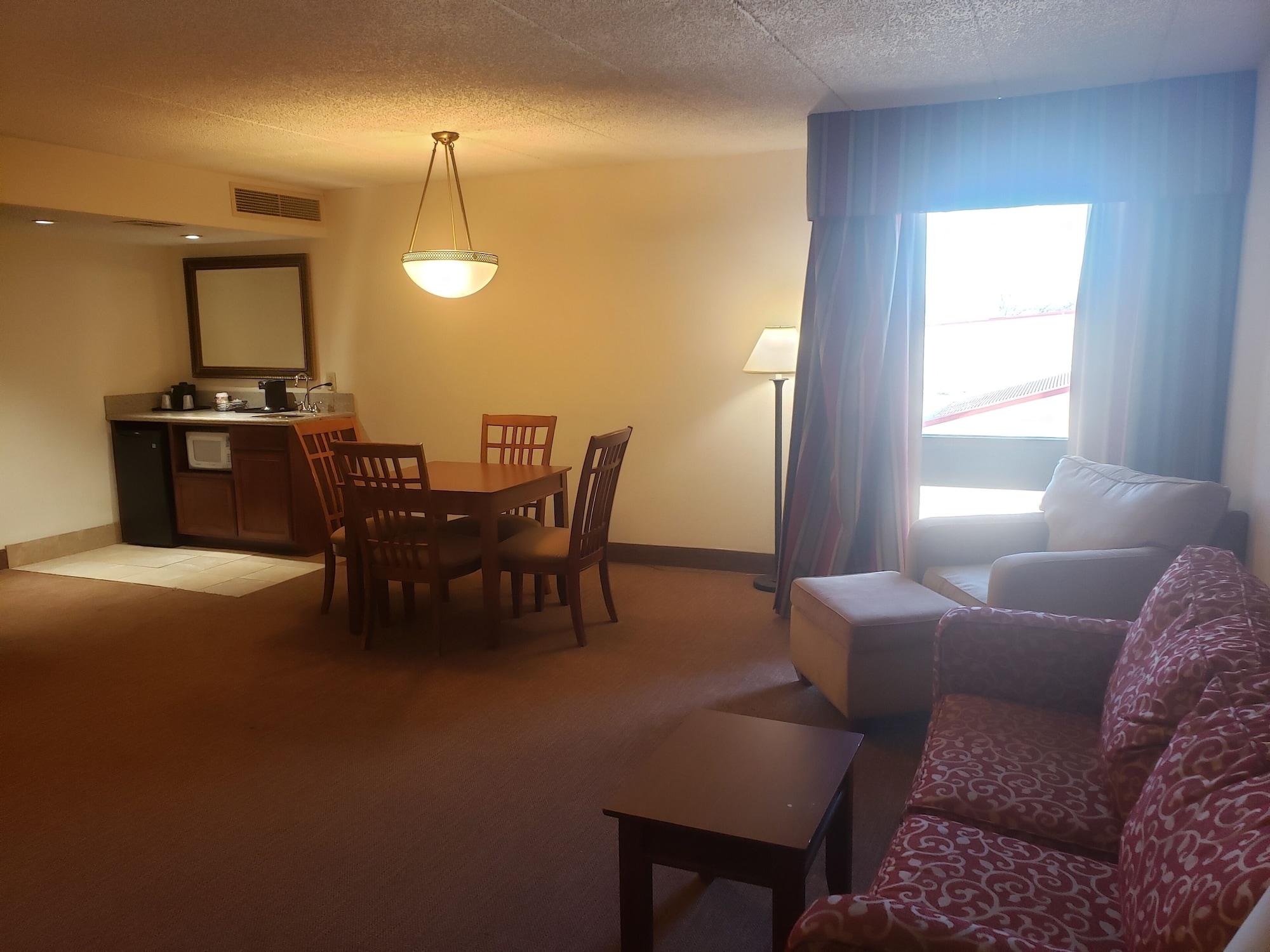 Clarion Inn&Suites Tulsa Exterior foto